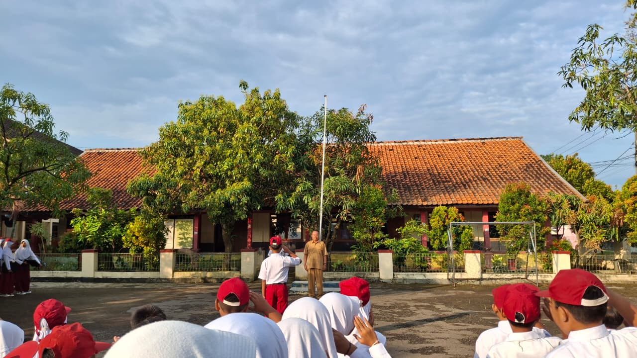 Upacara Bendera Hari Senin